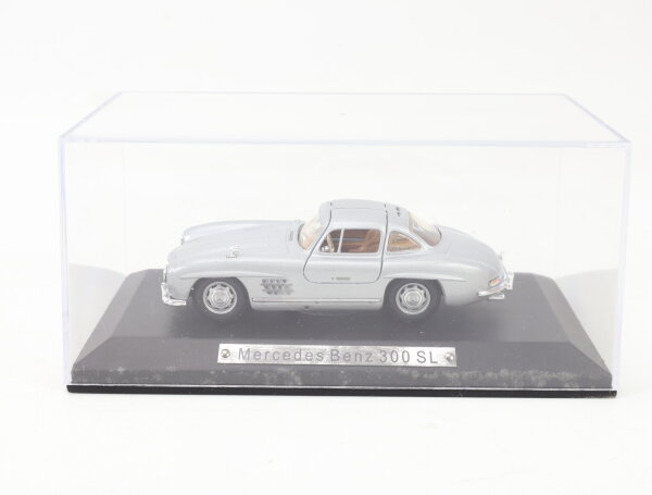 Atlas Modellauto PKW Mercedes Benz 300 SL im Display 1:43