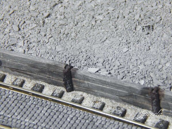 Juweela H0 28383 Schüttbahnsteig Holzschwellen (30 Stück) + Gleisprofil + Schutt 1:87