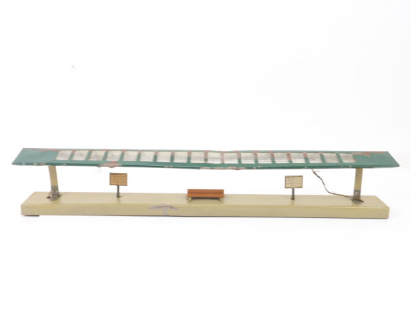 Kibri H0 0/53/1 Gebäude  Bahnsteig mit Fahrplantafeln / Blech Licht Alt