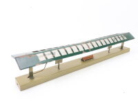 Kibri H0 0/53/1 Gebäude  Bahnsteig mit Fahrplantafeln / Blech Licht Alt