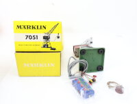 Märklin H0 7051 elektrischer Kran Drehkran mit Hebemagnet u. Stellpult