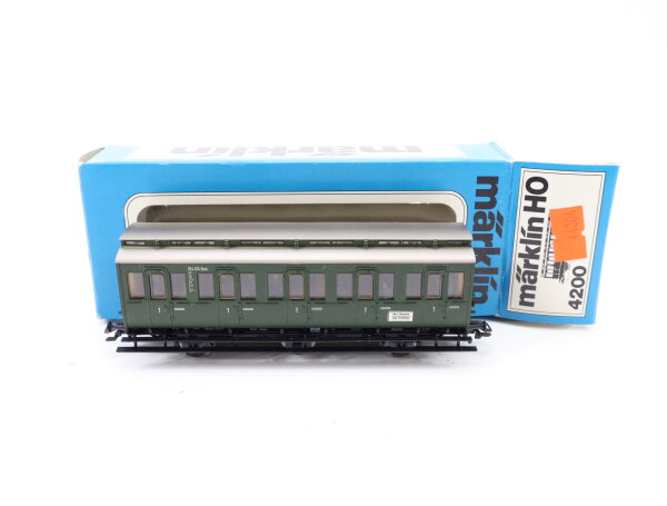 Märklin H0 4200 Personenwagen Umbauwagen 024 674 Hmb 1.Kl. grün / NEM
