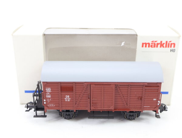 Märklin H0 48751 gedeckter Güterwagen mit Schiebetüren 152 021 DB / NEM