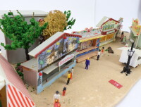 Spur H0 Diorama Szenerie Kirmes Rummel mit Festzelt Karussell Buden / Licht