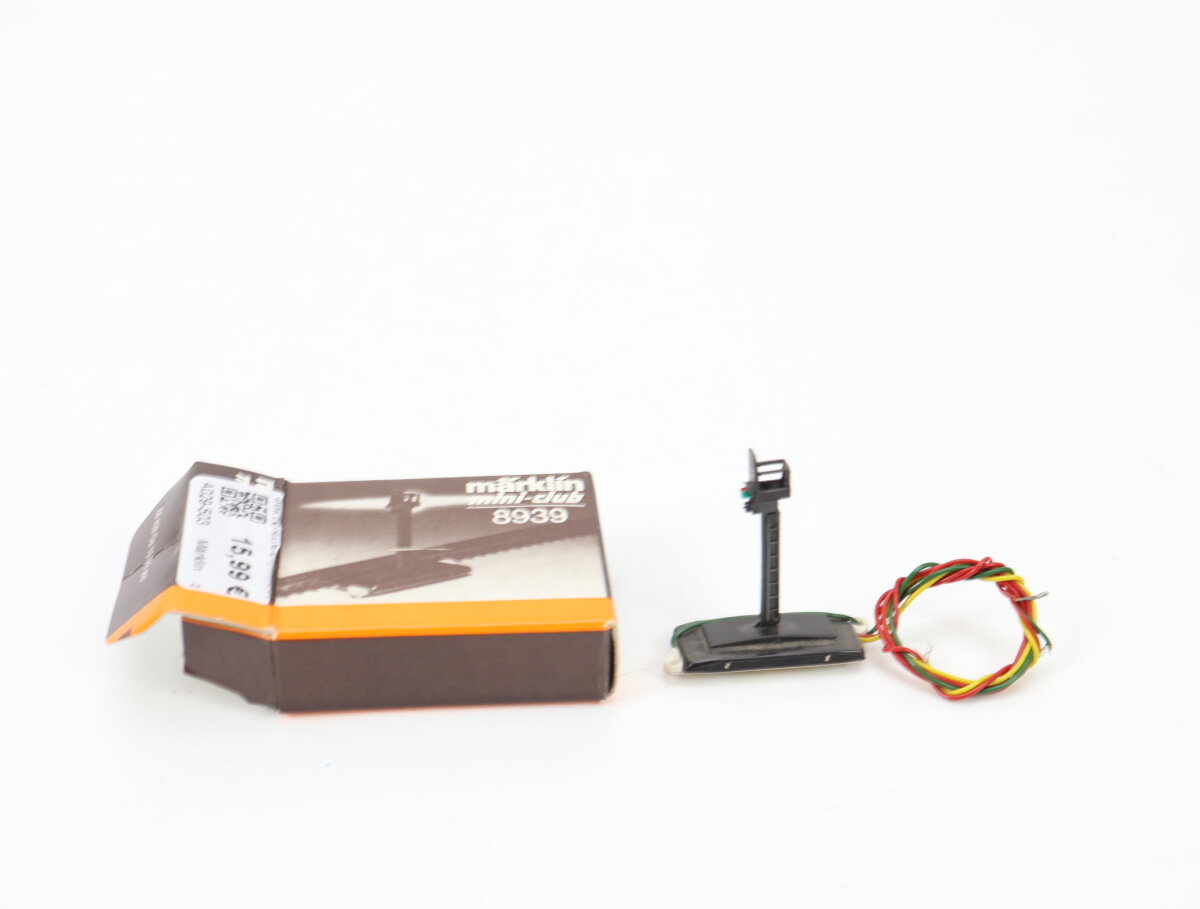 Lot De Pièces Caténaires Märklin Mini Club Z – Réf 8923, 8922, 8939, 8911
