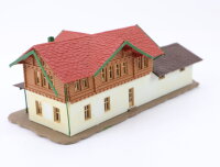 Pola N 650 Gebäude Bahnhof mit Güterabfertigung...