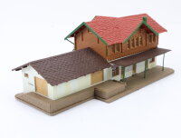 Pola N 650 Gebäude Bahnhof mit Güterabfertigung...