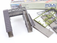 Pola N 213 Gebäude Bahnhofsgebäude Bahnsteigbrücke Fußgängerbrücke überdacht